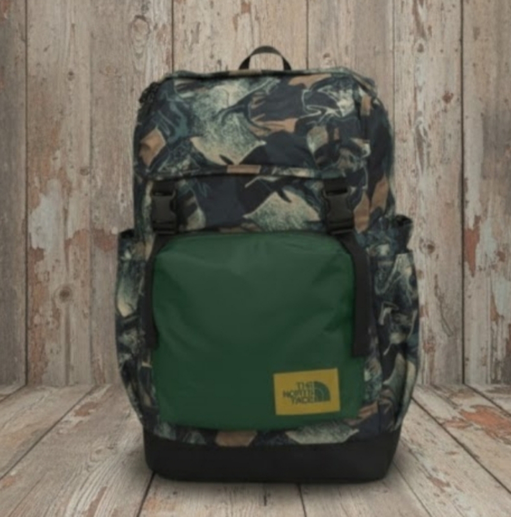 NEW! The North Face Mountain Daypack XL camo NWT
